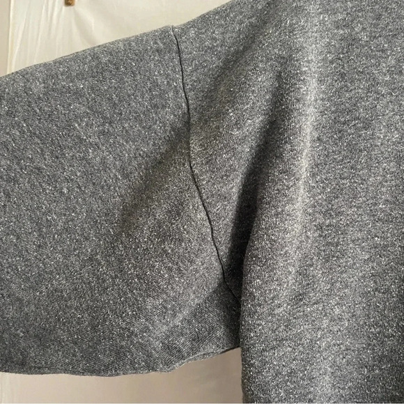 3/4 sleeve “this is no ordinary housewife” sweatshirt size L/XL - Picture 7 of 13